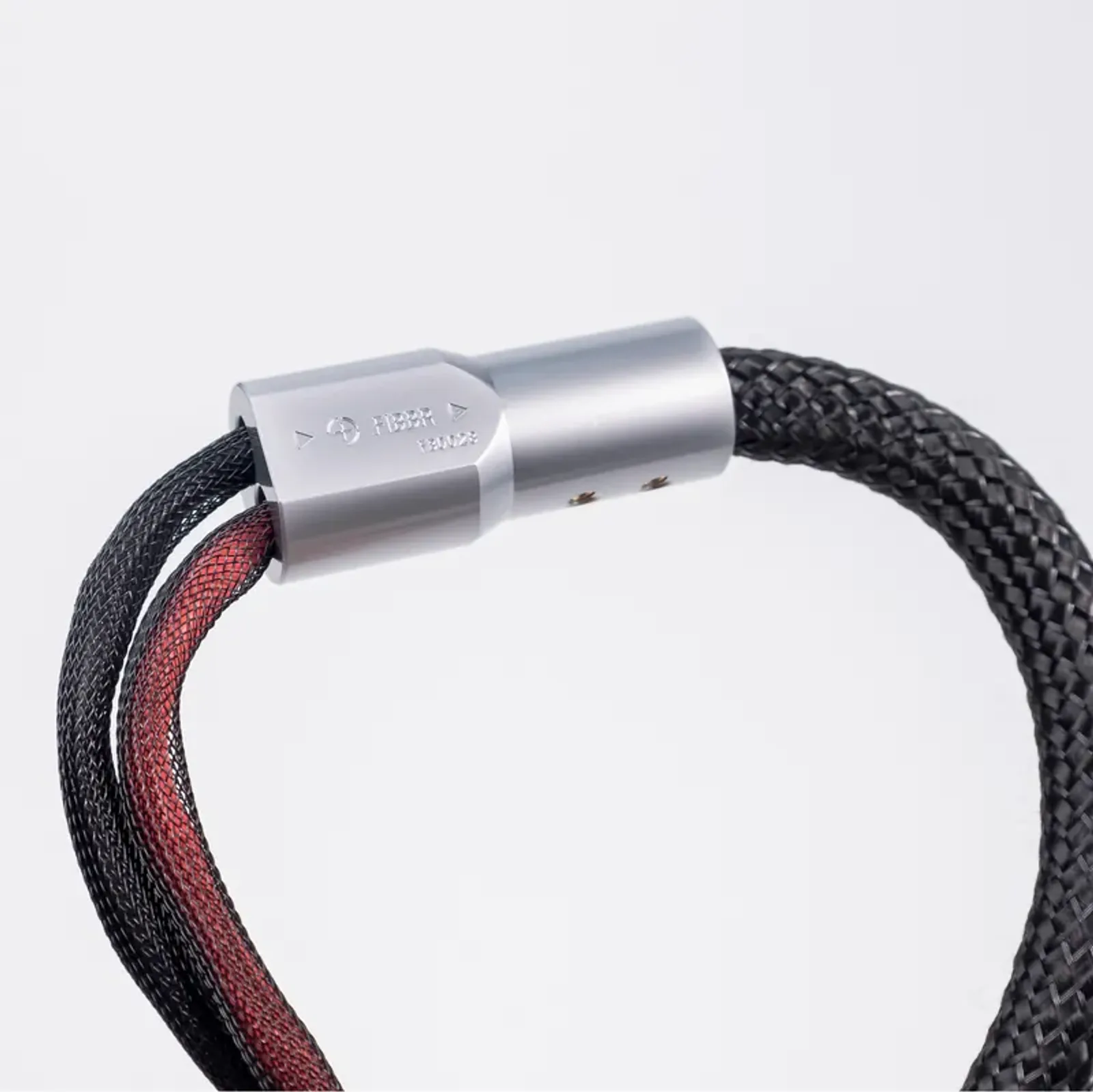 Ống chia Y FIBBR Snowflake F-AC2-SF bạc, logo FIBBR và dây braid đen đỏ
