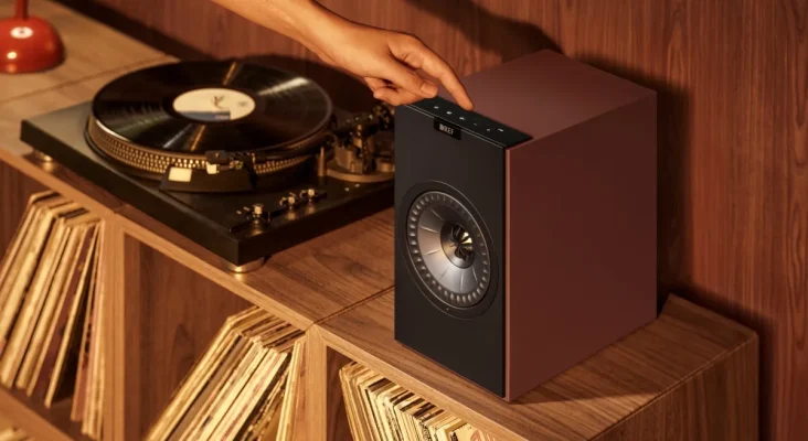 kef-coda-w-setup-turntable-hero