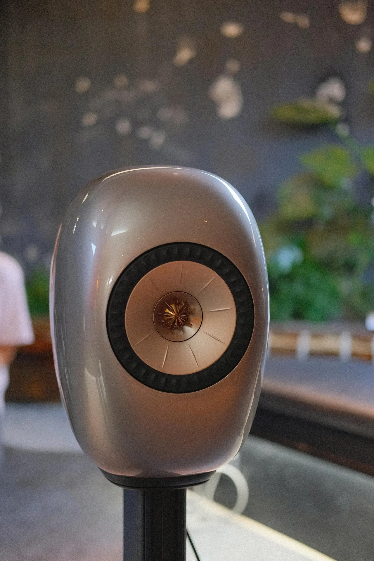 Cận cảnh Uni-Q KEF LS LUXE Dusk Titanium tại buổi ra mắt Việt Nam