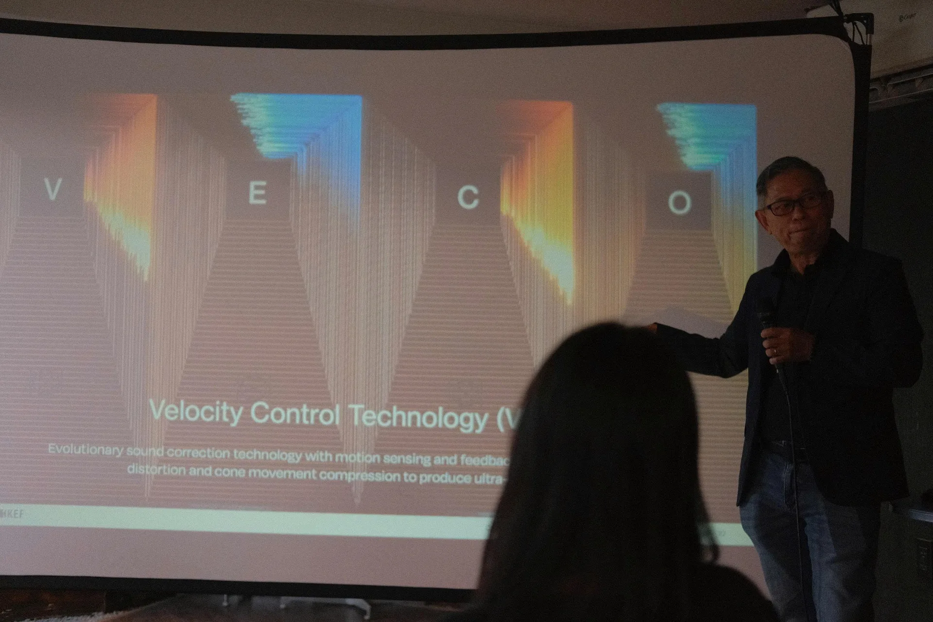 Trình bày Velocity Control Technology VECO của KEF LS LUXE tại Việt Nam