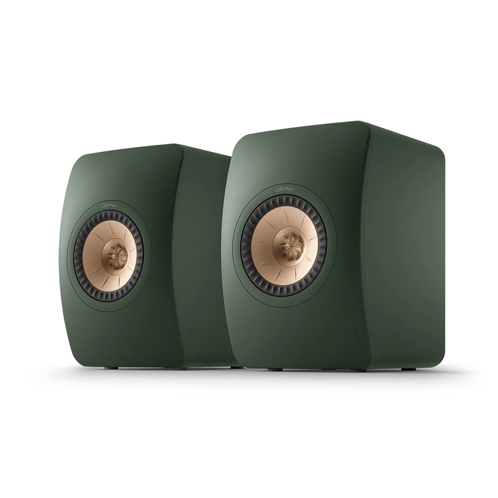 Cặp loa bookshelf KEF LS50 Meta màu Moss Green góc nghiêng trên nền trắng