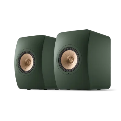 Cặp loa không dây KEF LS50 Wireless II màu Moss Green góc nghiêng trên nền trắng