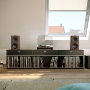 Loa bookshelf KEF Q Concerto Meta trong không gian phòng nghe lifestyle