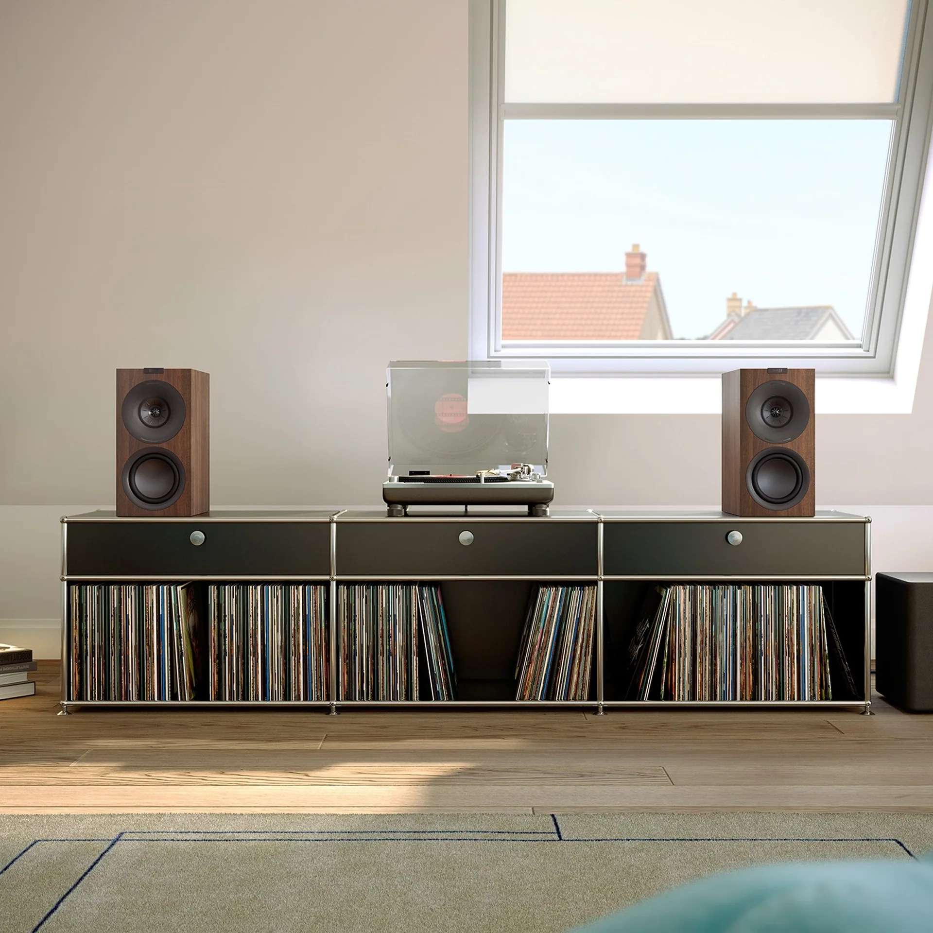 Loa bookshelf KEF Q Concerto Meta trong không gian phòng nghe