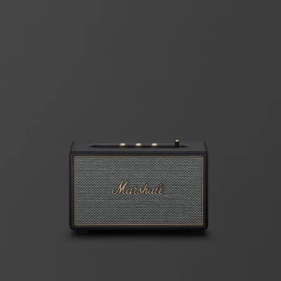 Marshall Acton IV Black mặt trước với logo vàng và lưới vải salt-and-pepper