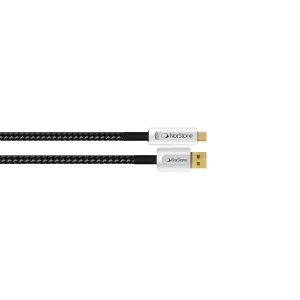 Cận cảnh jack NorStone Jura USB Type-A và Type-B mạ vàng, thân trắng logo NorStone