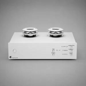 Mặt trước Pro-Ject Tube Box S3 B bạc, hai ống đèn và nút điều chỉnh gain, loading