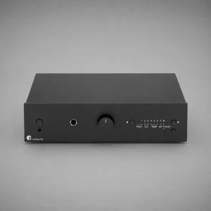 Pro-Ject Uni Box S3 ampli đen mặt trước với núm volume, cổng tai nghe và chọn nguồn Phono/Line/Digital