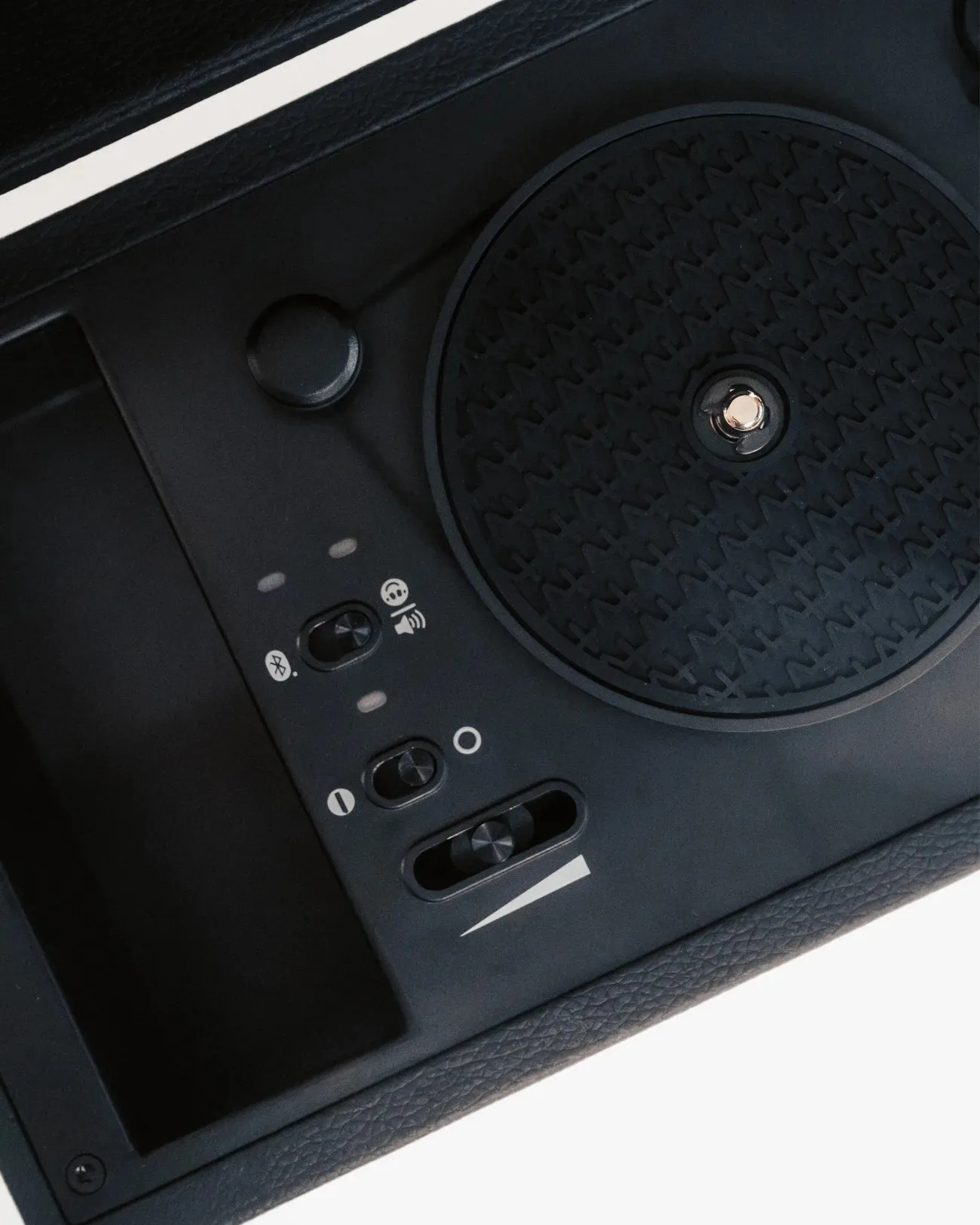 Nút điều khiển và Bluetooth trên Tiny Vinyl Player