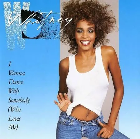 Ảnh Whitney Houston I Wanna Dance with Somebody: Whitney cười trên nền xanh