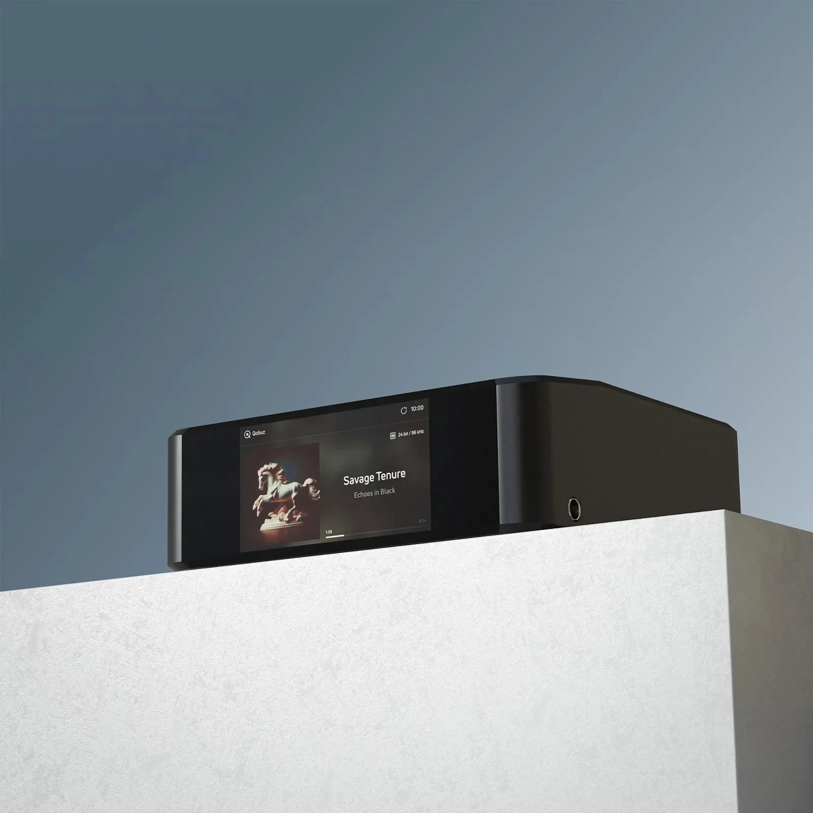 Bluesound NODE ICON anodized aluminum trên podium