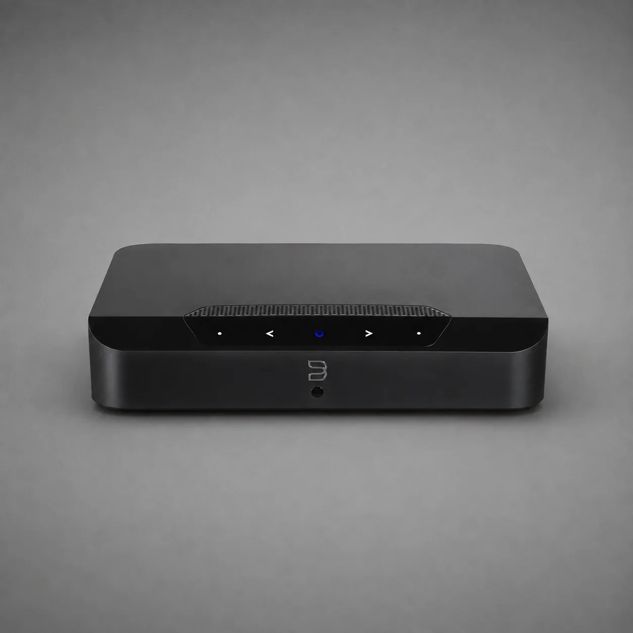 Bluesound POWERNODE EDGE trong setup loa bookshelf phòng nghe