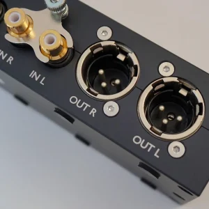 Góc nghe vinyl bàn làm việc với Chord Huei phono stage khối nhôm đen