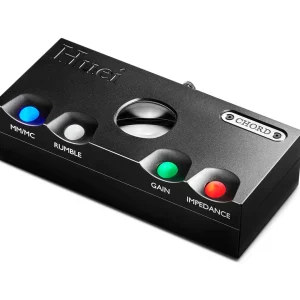 Chord Electronics Huei phono stage trên kệ hi-fi cạnh mâm than và ampli