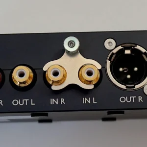 Chord Huei xếp cùng hệ Qutest DAC trên kệ nghe nhạc analog