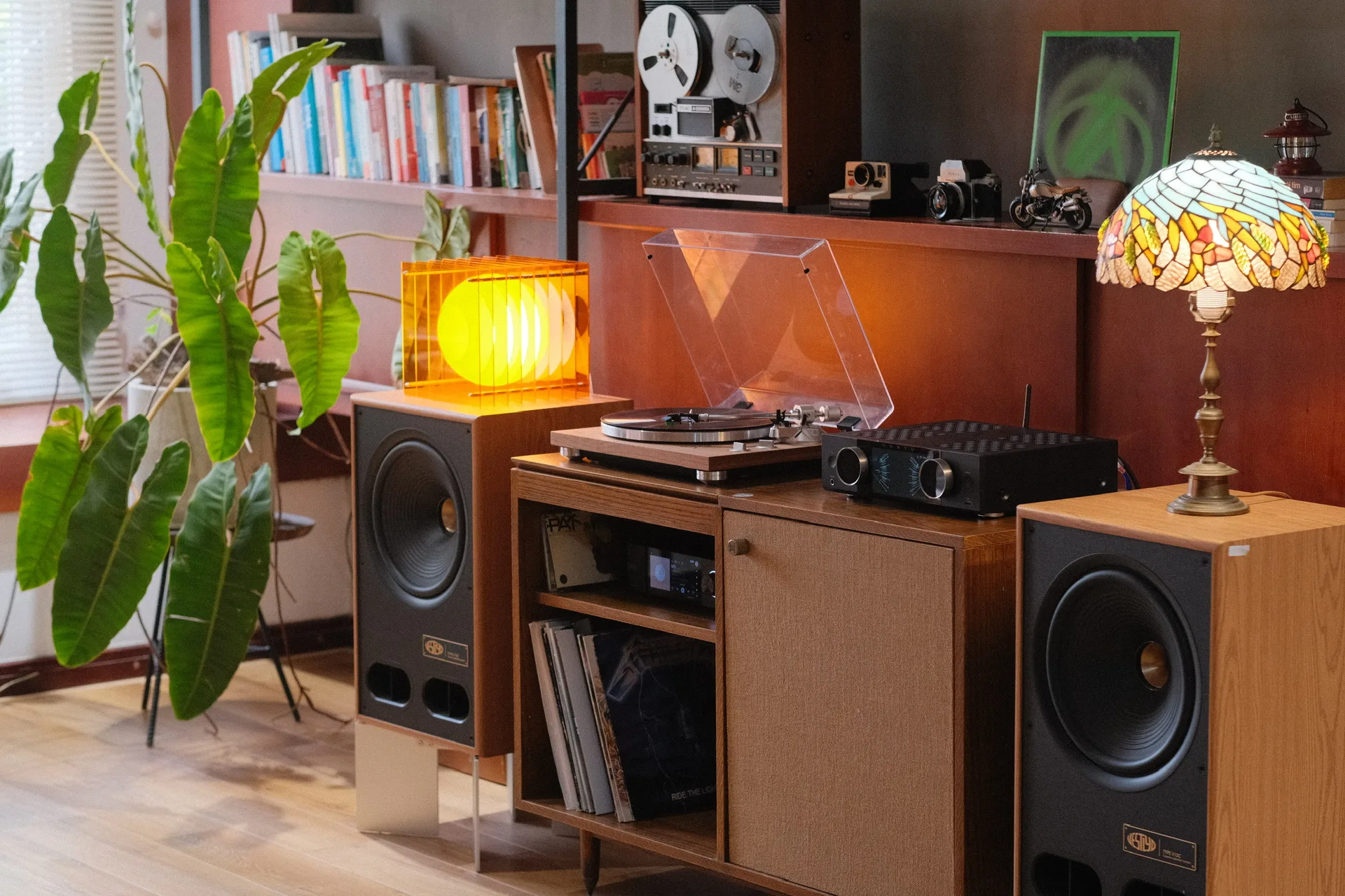Dàn hi-fi Vestlyd V12C Onkyo Muse Y-40 TEAC TN-4D-SE tủ M Cabinet chân loa nhôm District M