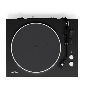 Kanto OBI3 G2 Black góc 3/4, cần chữ J và platter nhôm