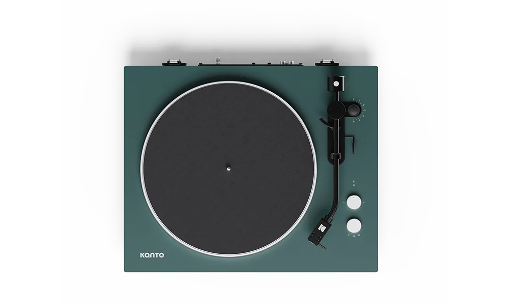 Kanto OBI3 G2 Green góc 3/4, nắp mica và platter nhôm