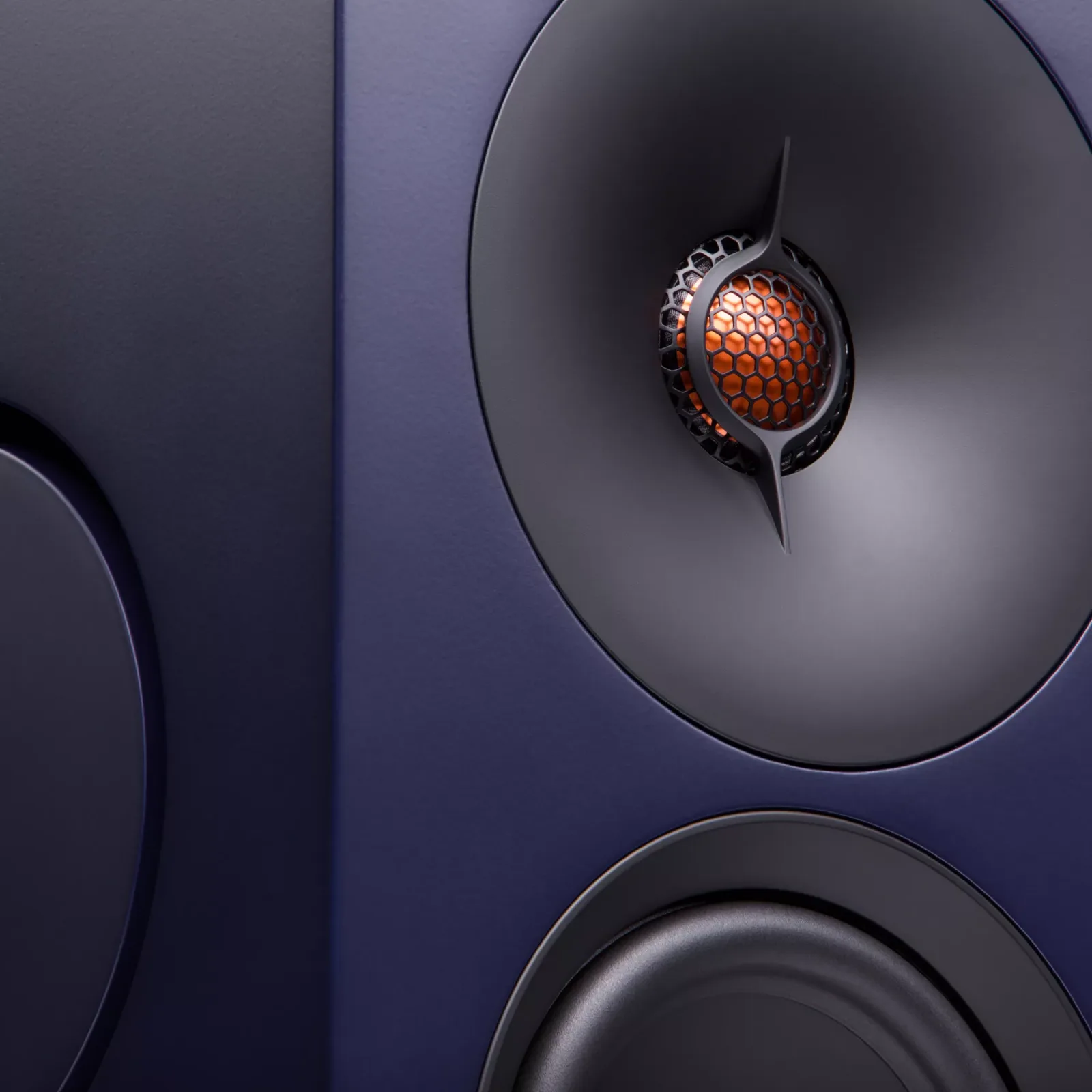 Chi tiết tweeter dome cam và waveguide Cambridge Audio L/R X Blue