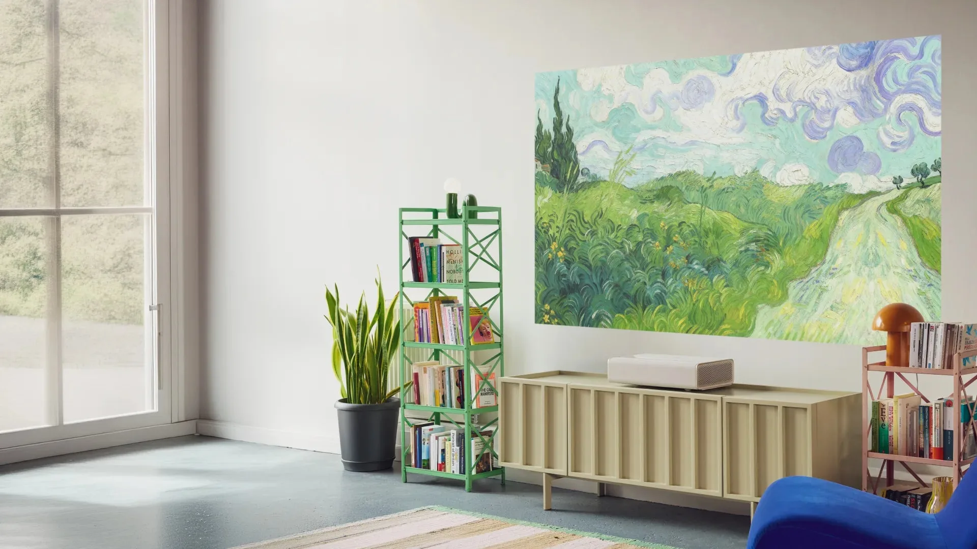 Máy chiếu siêu gần UST trong setup phòng khách District M