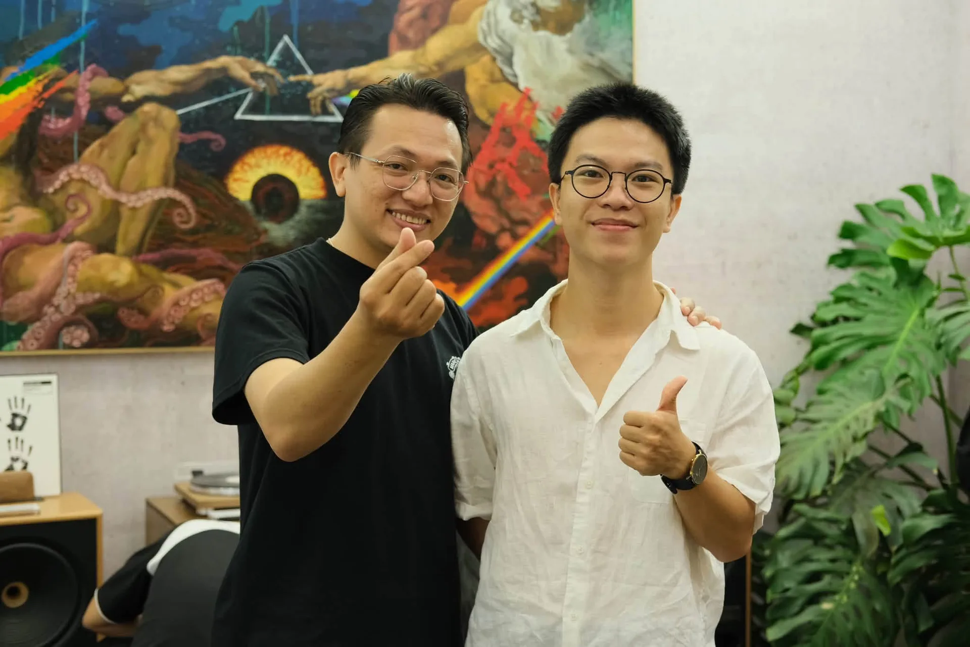Anh Philip Hùng Cao và Anh Linh Founder Alpha Audio tại booth District M