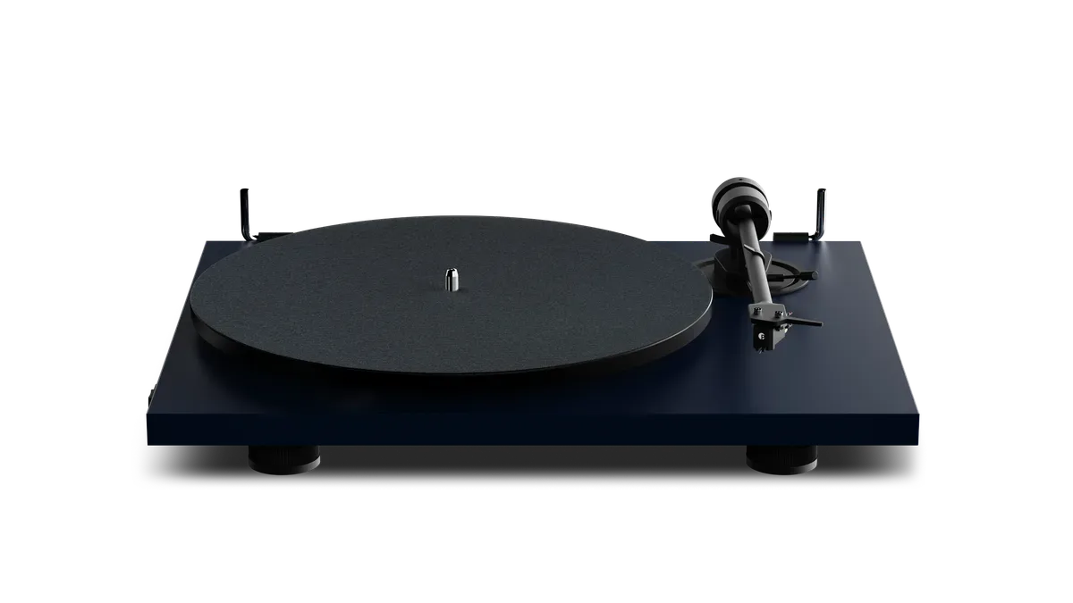 Mâm đĩa than Pro-Ject E1.2 BT Colour Steel Blue nhìn thẳng trên nền trắng