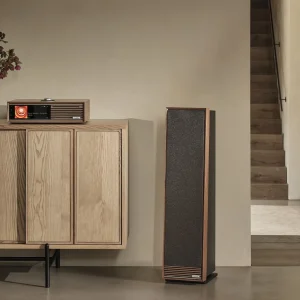 Ruark R710 và Talisman-R trong phòng sáng, sideboard gỗ