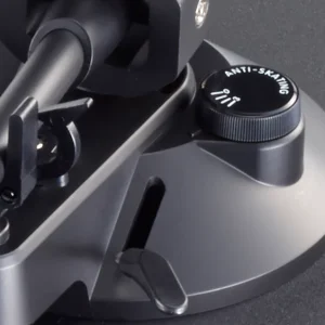 Cận cảnh tonearm thẳng và cartridge Audio-Technica AT3600L trên TEAC TN-280BT-A3