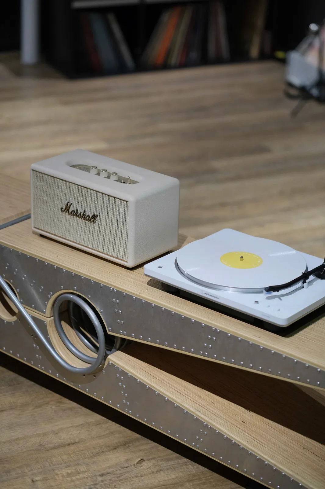 Set Audio-Technica AT-LP70XBT trắng và Marshall Stanmore III Cream District M