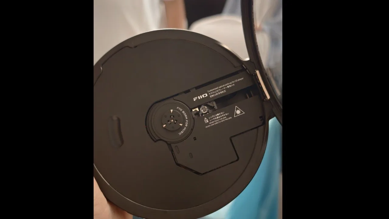 FiiO DM11 dùng nghe CD di động lifestyle