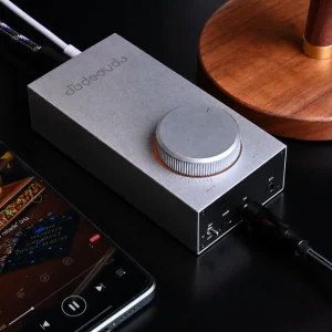 FiiO x Jade Audio GIGAS 1 Silver mặt trước District M