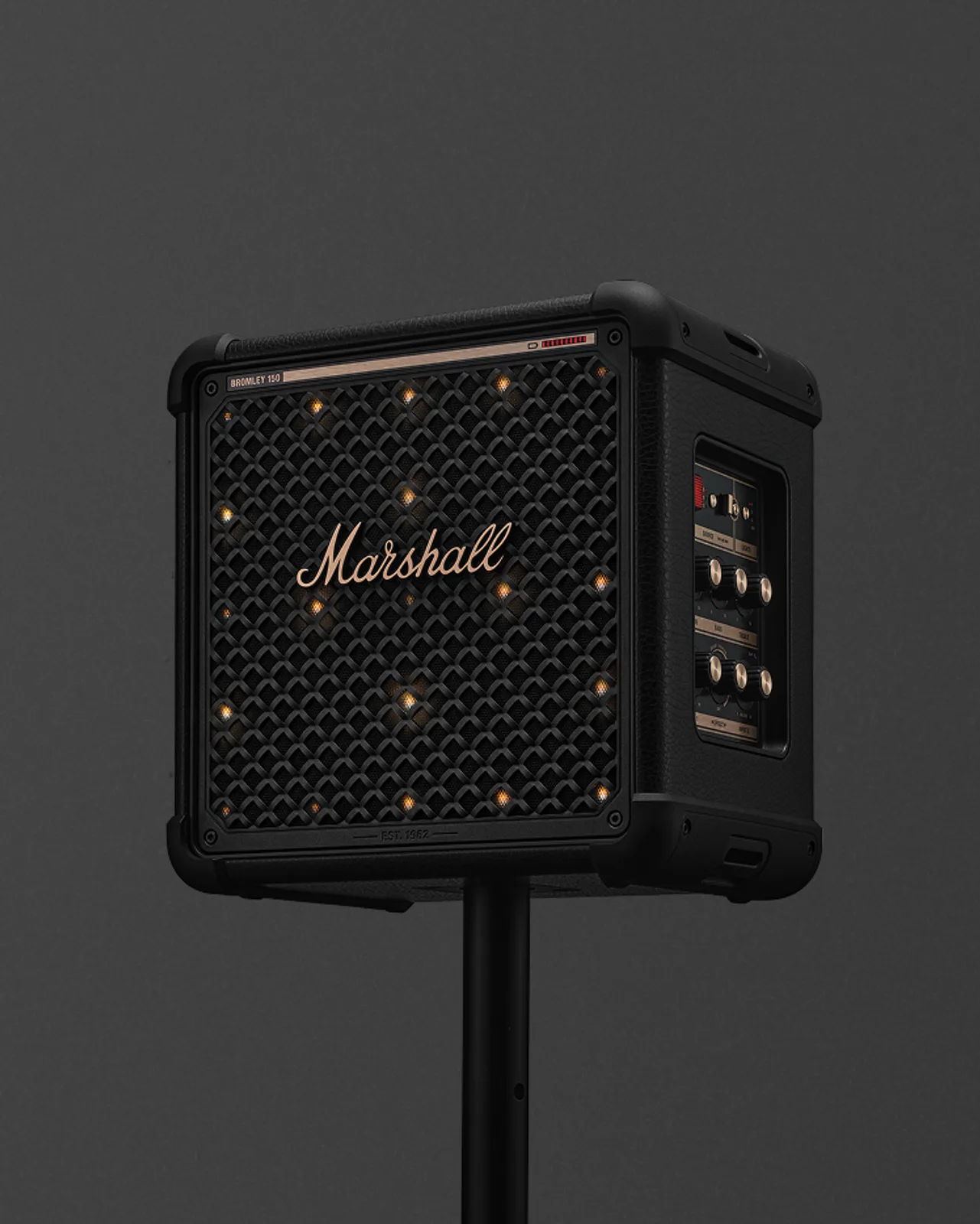 Marshall Bromley 150 tay cầm và thân loa District M