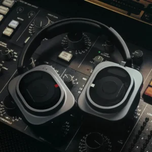 Thiết kế trong suốt Nothing Headphone (1) Pro District M