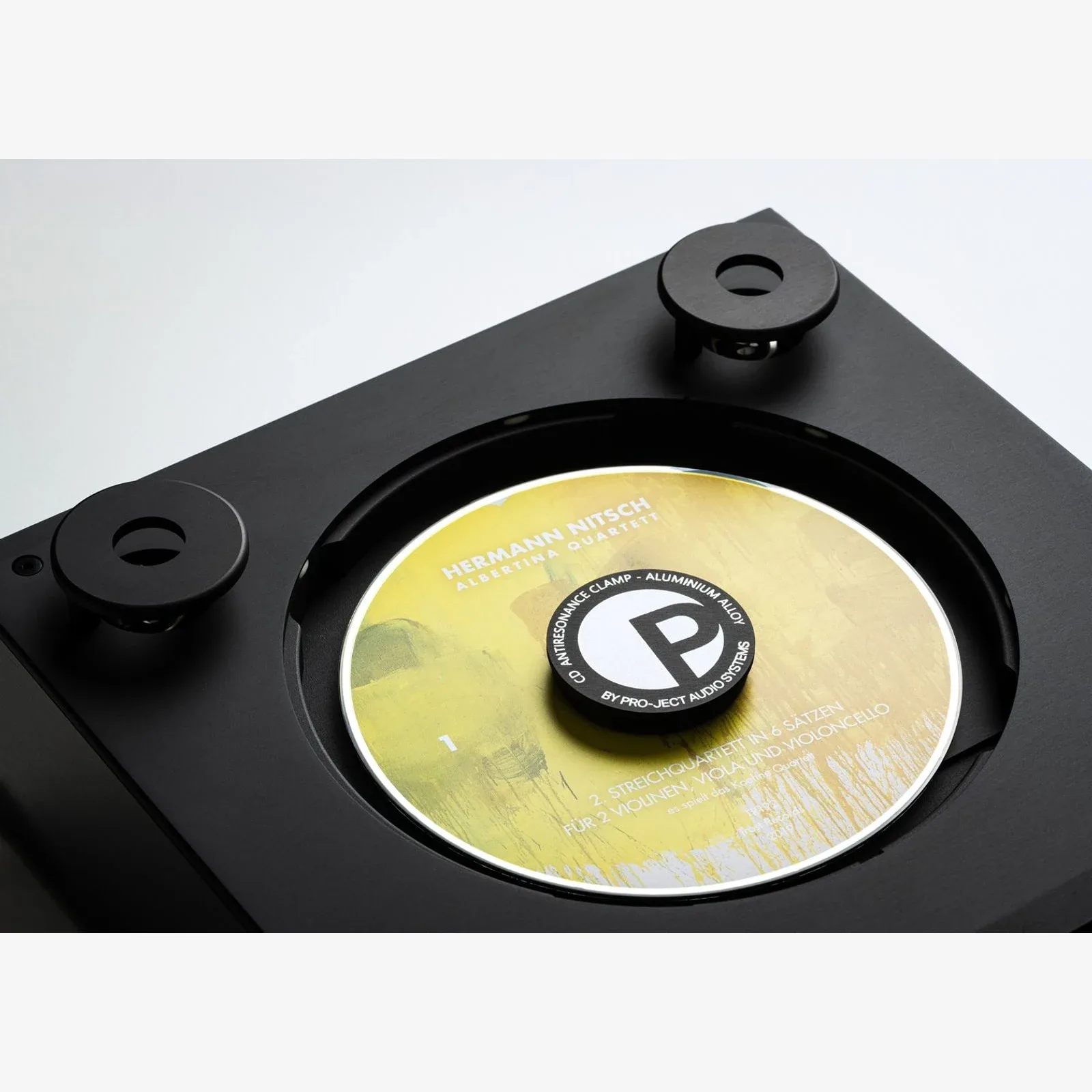 Pro-Ject CD Box RS2 Tube top-loading mở nắp District M