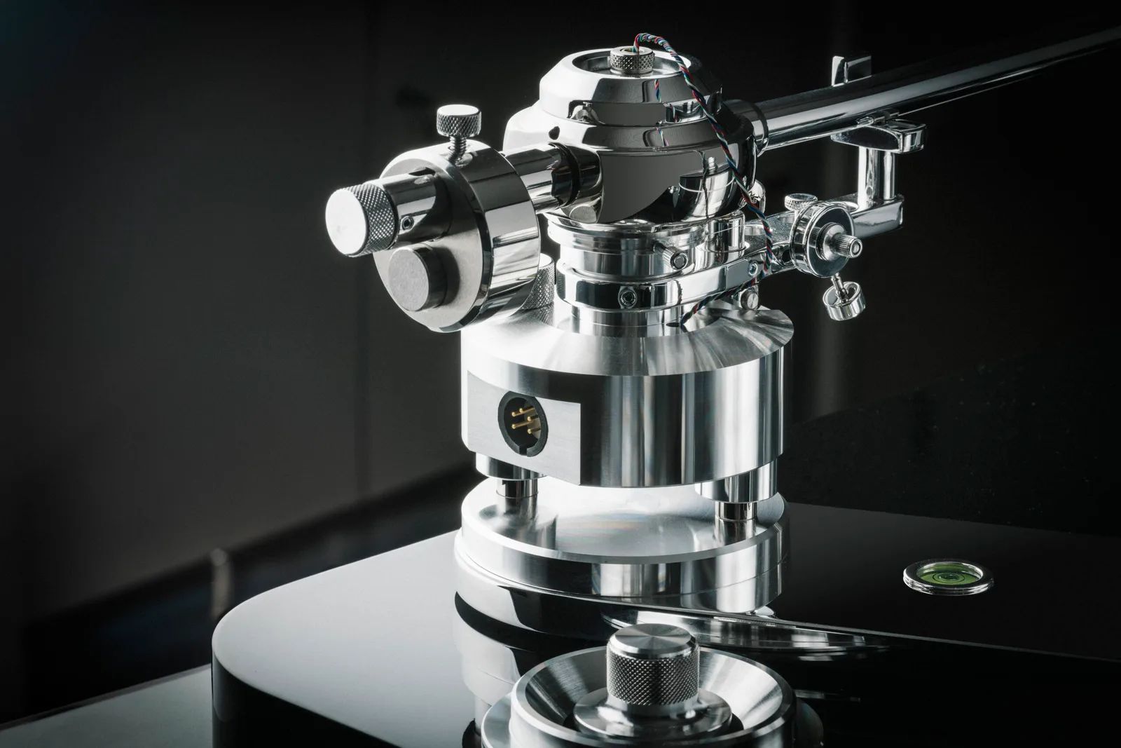 Chi tiết tay cần 12 inch S-shape nhôm trên Pro-Ject Signature 12.2