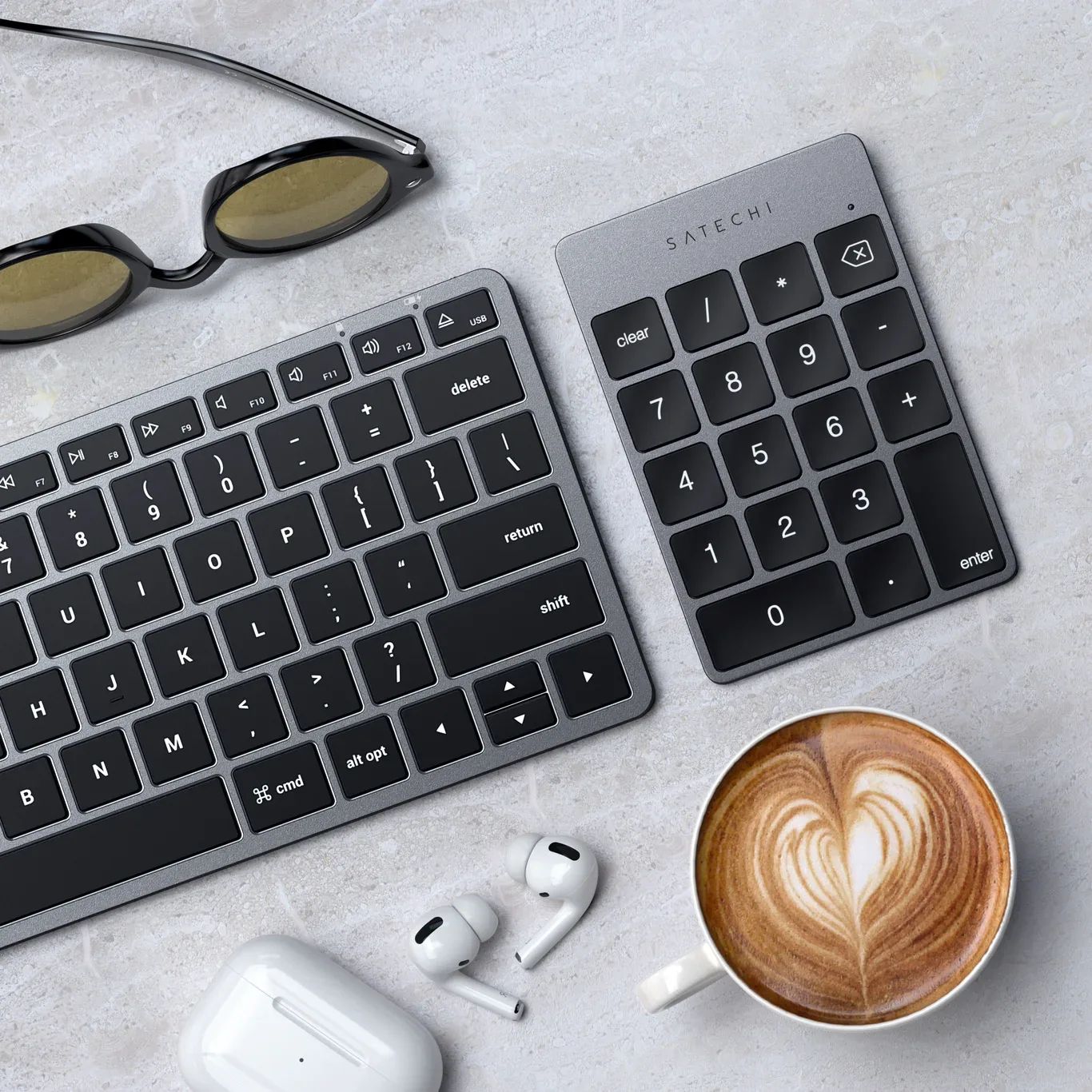 Satechi Aluminum Numpad mở rộng bàn phím compact trên desk