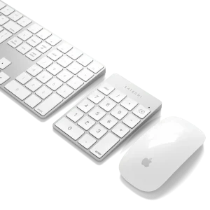 Satechi Aluminum Numpad Silver trên bàn làm việc