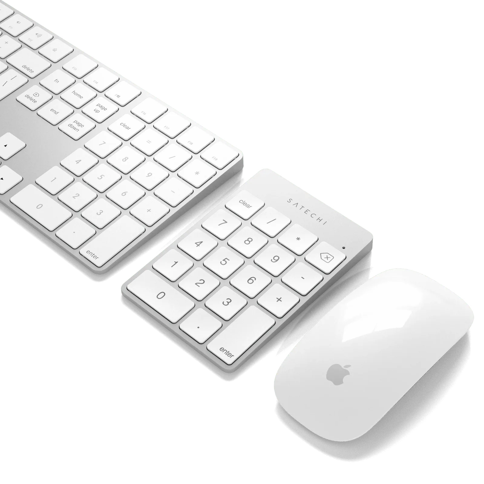 Satechi Aluminum Numpad Silver trên bàn làm việc