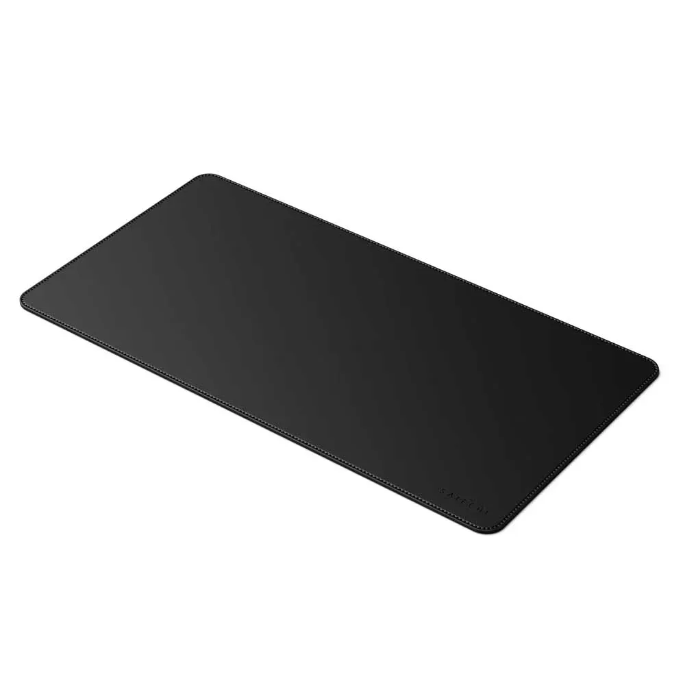 Satechi Desk Mat Black góc setup với phụ kiện