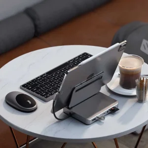 Satechi M1 Space Gray trên bàn làm việc