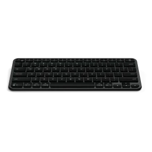 Satechi Slim EX1 Space Black trên bàn làm việc