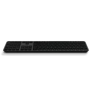 Satechi Slim EX3 Space Black trên bàn làm việc