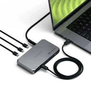 Slim Hub Pro trên bàn làm việc