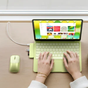 Satechi USB-C Snap Hub Citrus gắn MacBook Neo góc làm việc