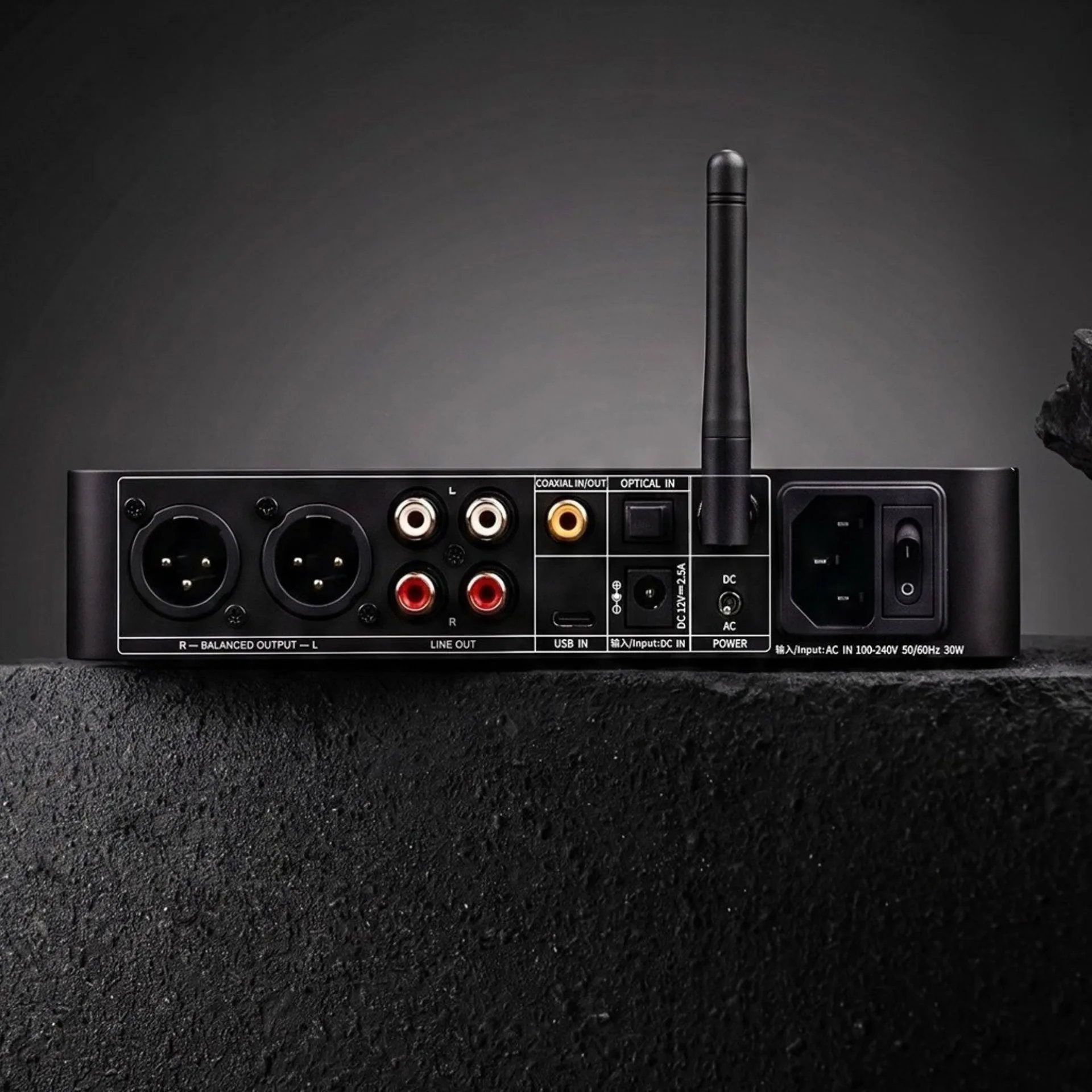 Mặt sau FiiO K13 XLR RCA USB optical AC DC District M