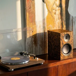 Mâm TEAC TN-400BT-X walnut cạnh loa Kanto TUK G2 vân burl